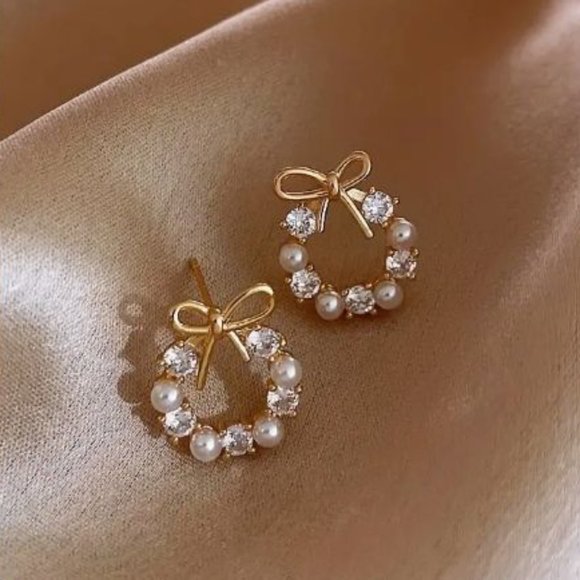 Jewelry - Dainty rhinestone Earrings Wreath Gold Bow Small New